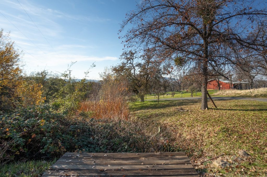 Peaceful country surroundings and open acreage at Ona Treatment Center near Sacramento
